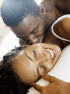 black-couple-in-bed